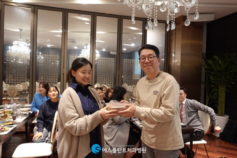 에스플란트 치과병원의 16번째 생일을 축하합니다! 관련 이미지 11