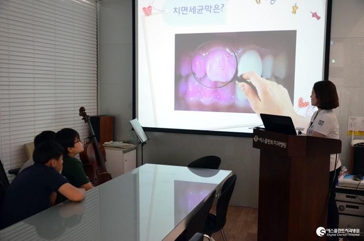[청소년직업체험교실]에스플란트치과병원손병섭원장님께서학생들 의일일멘토가되어주셨습니다. 관련 이미지 4