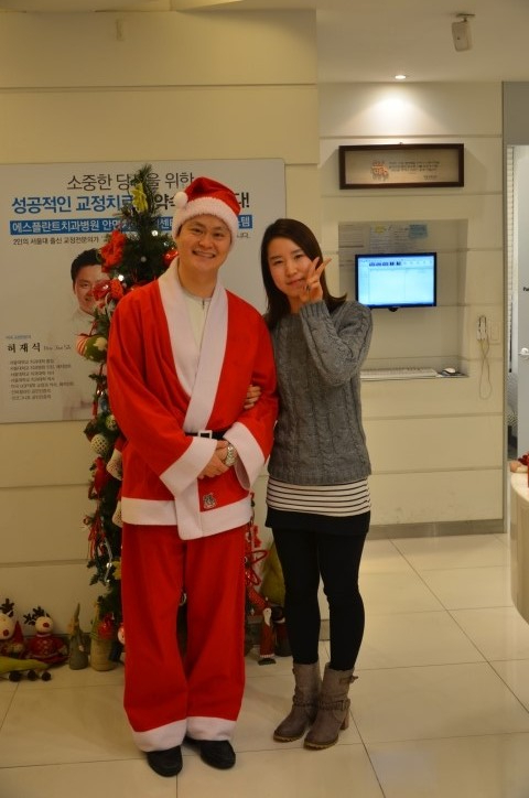 에스플란트치과병원의 산타클로스 허재식 원장님을 소개합니다 관련 이미지 1