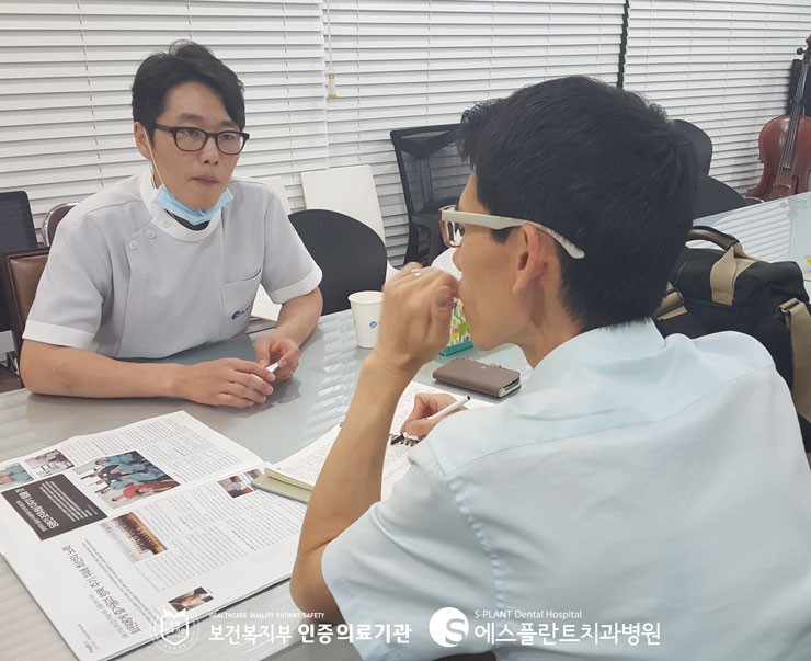 [에스플란트 치과병원] 환자분들의 미소를 조각하는 에스플란트 치과병 원 기공실 - 치과 매거진 인터뷰 관련 이미지 2