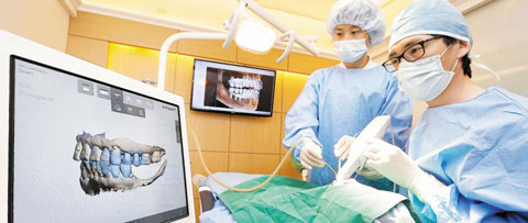 임플란트, 3D 기술로 자연치아처럼 만들어 심는다 관련 이미지 1