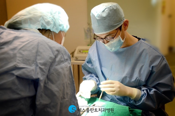 손상되고 상실된 치아를 대체하는 임플란트, 에스플란트치과에서 진행하세요! 관련 이미지 5