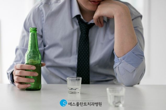 음주와 흡연은 치아건강에 어떤 영향을 줄까요? 관련 이미지 2