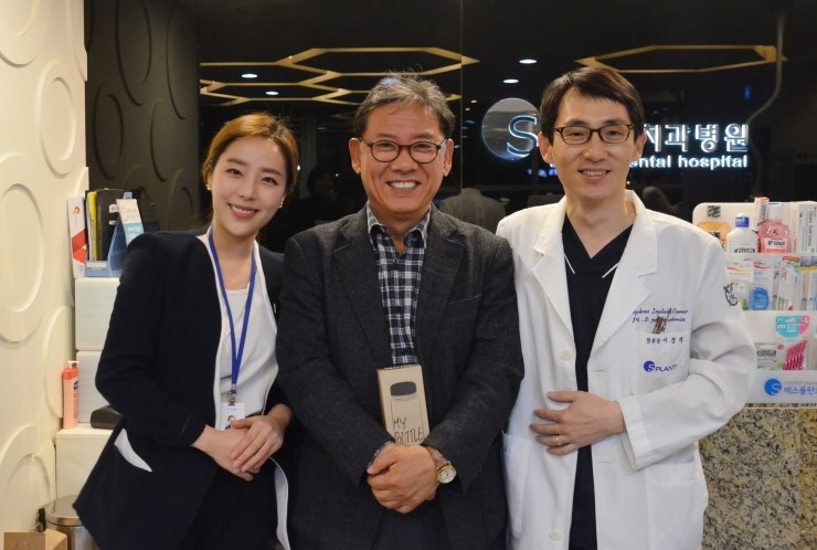[앞니 임플란트] 이정택 원장님께 앞니 임플란트 시술을 받으신 김승준 님&hearts; 관련 이미지 1
