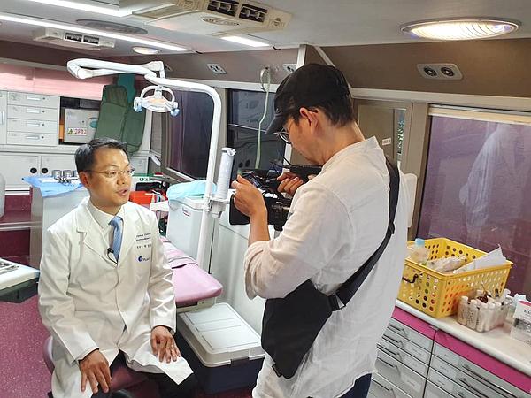대한치과보철학회백상현원장님감사패수여 관련 이미지 4