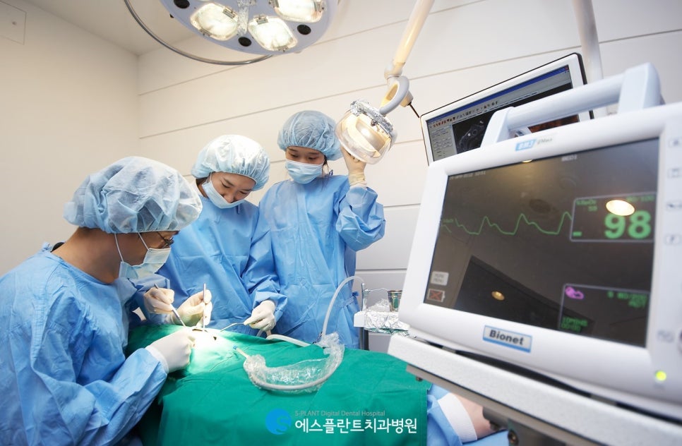 강남 임플란트 잇몸뼈 부족 시, 에스플란트 치과병원의 골이식 임플란트(GBR)로 관련 이미지 8