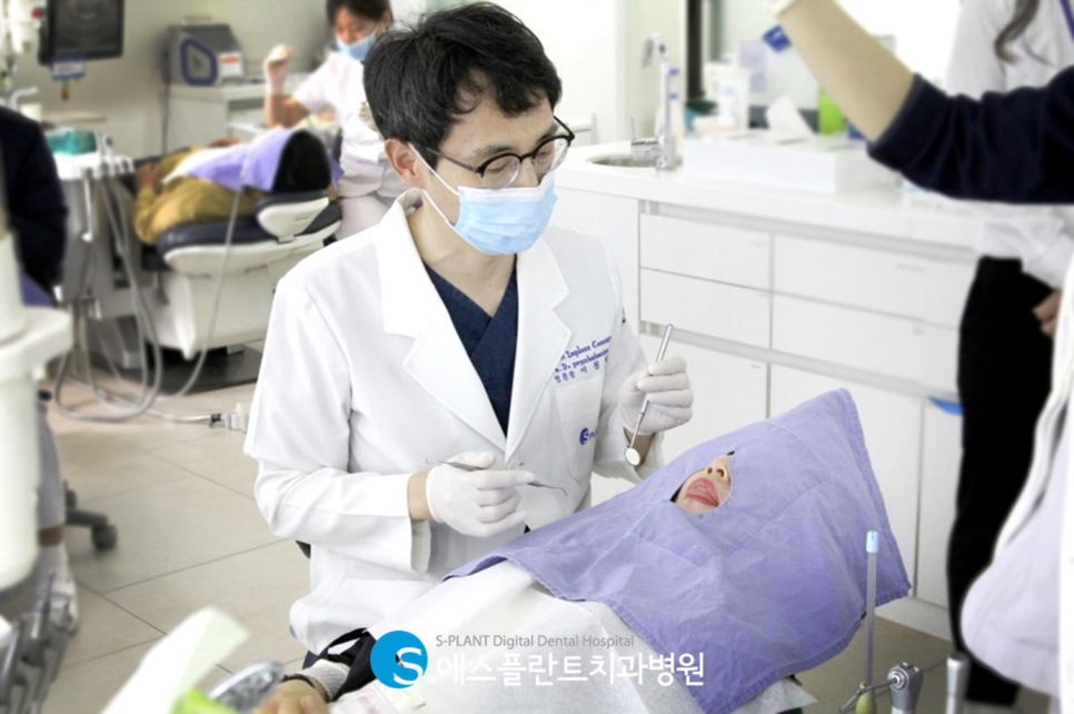 누런 치아로 고민이라면?! 에스플란트치과병원 원데이 강남 전문가 치아미백으로 하얗게 관련 이미지 3