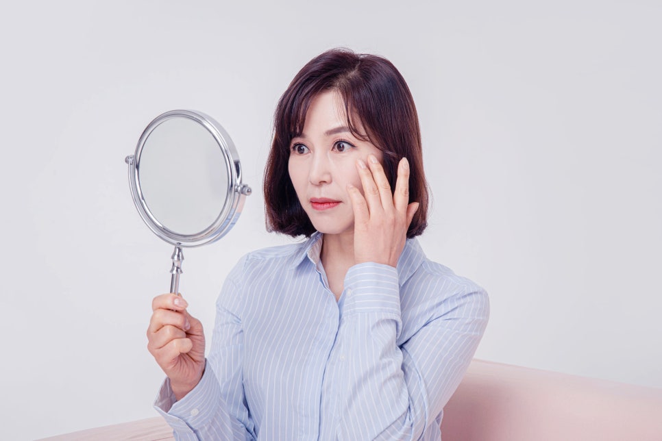 사당역 피부과 갱년기 얼굴 홍조 원인과 효과적인 레이저 치료법 관련 이미지 1