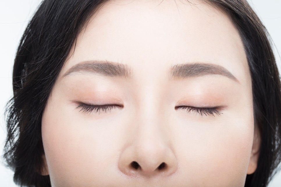 Types and Effects of Forehead Lifting at a Naebang-dong Dermatology Clinic: How to Lift the Forehead Without Surgery image 2