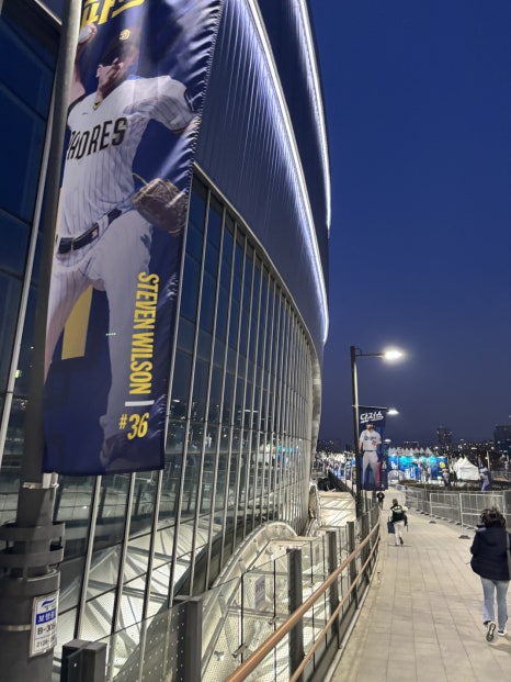 메이저리그 서울시리즈 LA다저스vs샌디에고 파드리스 개막전 다녀왔어요! (MLB 오타니 김하성 선수 MLB월드투어 개막전 쿠팡플레이 고척스카이돔 메이저리거인비절라인) 관련 이미지 2
