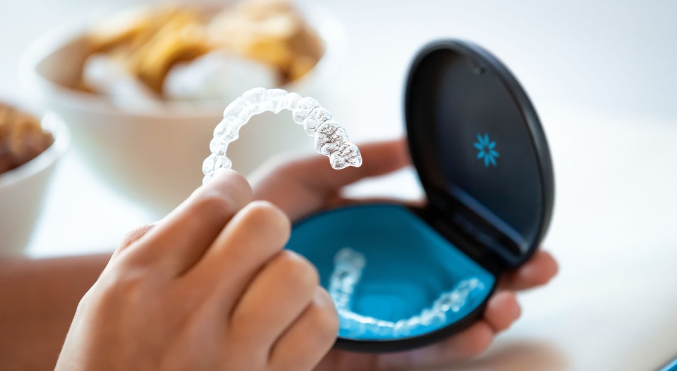 INVISALIGN VS BRACES: WHICH IS RIGHT FOR YOU? 관련 이미지 1