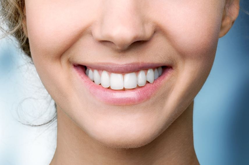 신대방 치과, 깨지고 충치가 심한 앞니 심미 크라운 수복한 증례 관련 이미지 1