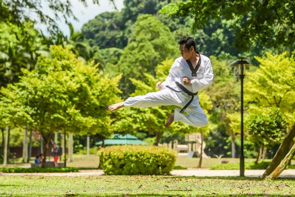 Why do they move to China in The Karate Kid? 관련 이미지 1