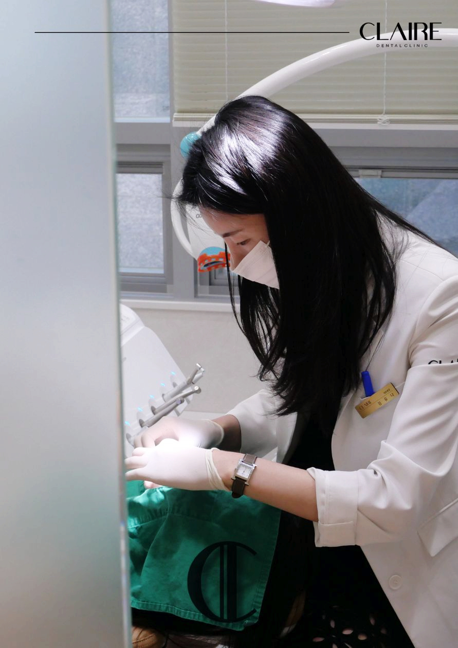 Why Do Coffee and Yellow Teeth Cause Tooth Discoloration at a Hannam-dong Dental Clinic? image 9