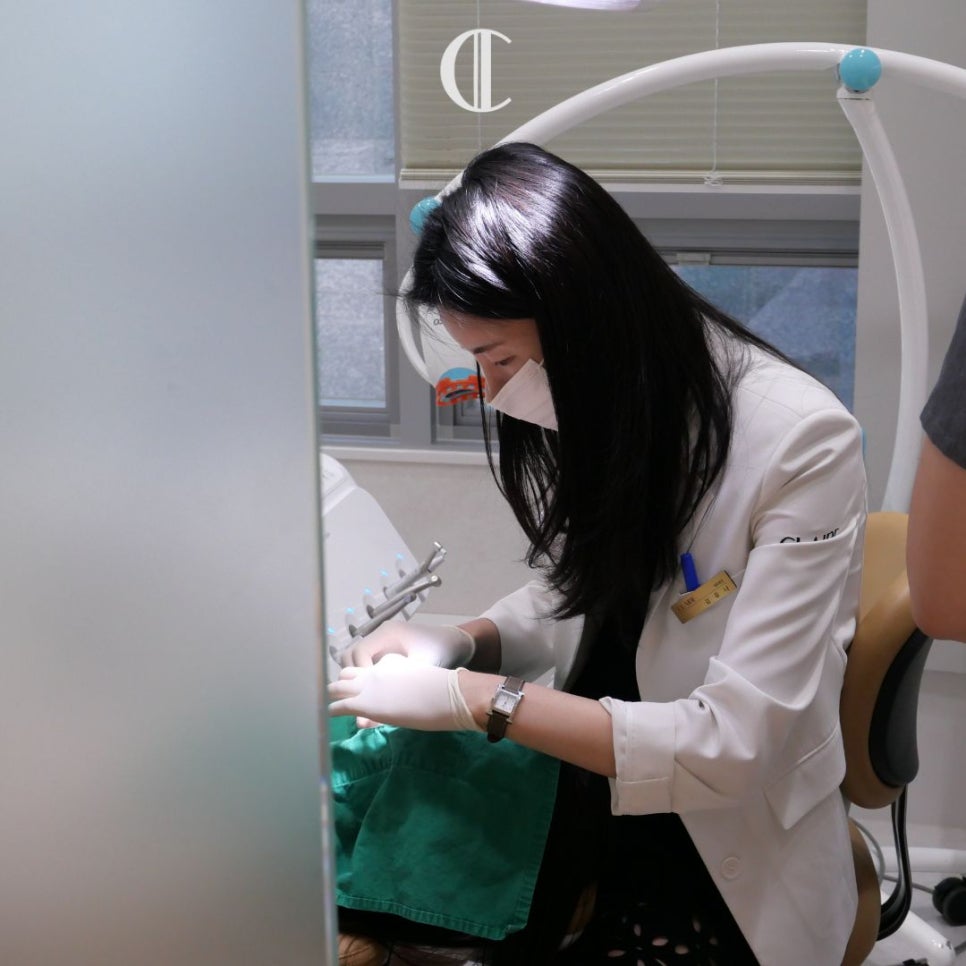 벌어진 앞니 교정 나비치아 라미네이트 가능할까? <클레어치과의원> 관련 이미지 4