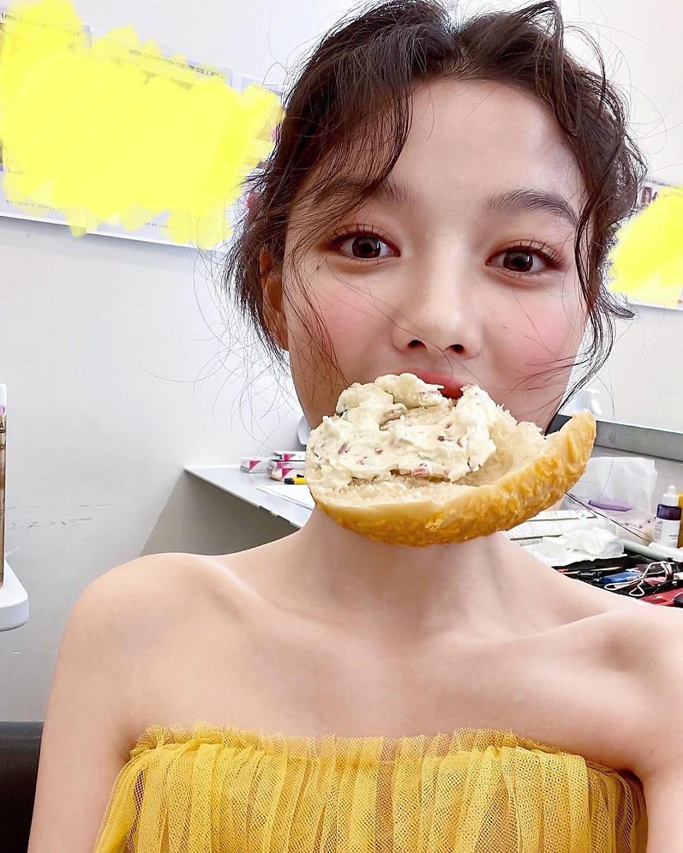 김유정 코, 눈수술(직반라인, 인아웃라인 쌍꺼풀) 연예인과 비슷하게 압구정서울성형외과 관련 이미지 1