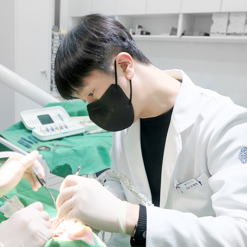 컴퓨터 분석을 통한 임플란트 관련 이미지 1