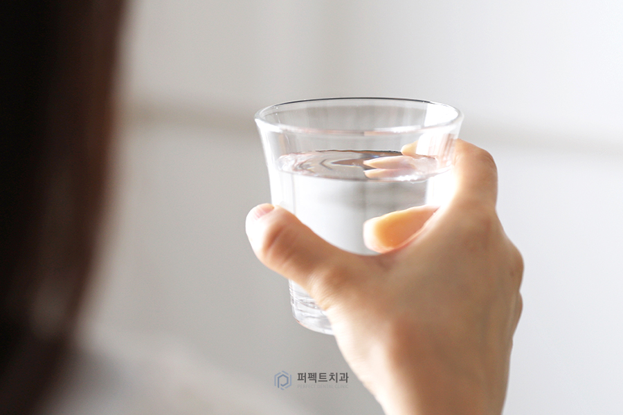 임플란트 수술 부위에 음식물이 끼었다면? 관련 이미지 2