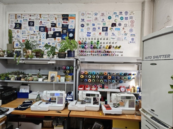 50년 전통의 연희사에서 서울재생치과 닥터 가운과 스크럽을 주문했습니다. (의사 가운 맞춤 제작, 신촌의 백년가게, 치과 가운, 치과 유니폼) 관련 이미지 3