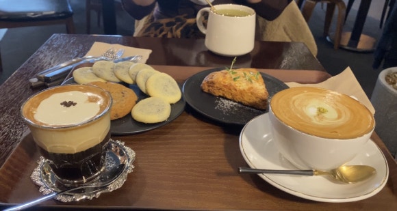 [신촌,이대] 문베어 - 버터스카치, 아인슈페너, 피스타치오크림 커피가 있는 감성 카페 ♡ 관련 이미지 15