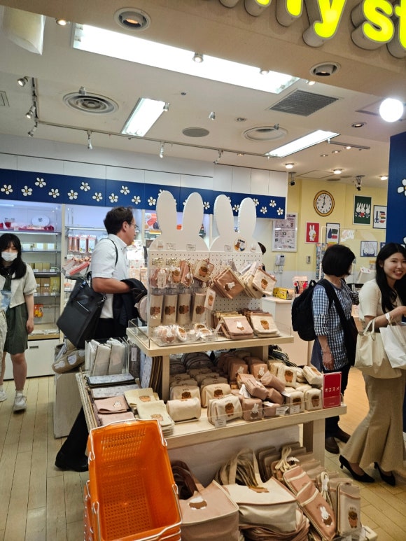 [도쿄역] 도쿄 캐릭터 스트리트 (스누피,리락쿠마,점프샵,치이카와,짱구, 지브리,산리오,미피,커비, 포켓몬, NHK 캐릭터, 레고샵 등등....) 관련 이미지 11