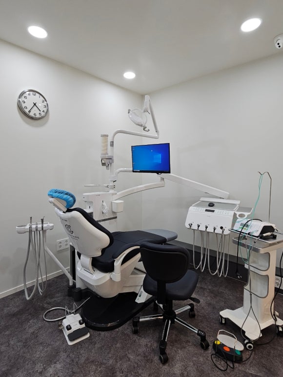 서울재생치과 내부 시설 소개 (파우더룸,턱관절 물리치료실, 자이스 미세현미경) 관련 이미지 11