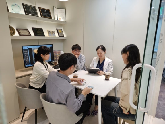 서울대학교 치과대학 후배들의 방문 (신촌치과, 서울재생치과) 관련 이미지 4