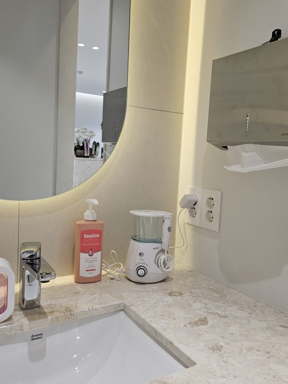 English and French speaking dentists in Sinchon, Seoul (Location,Reservation) 관련 이미지 7