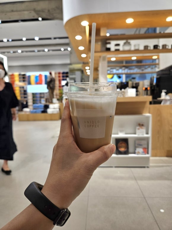 [긴자] 유니클로 도쿄점 (꽃집과 카페가 있는 대형 유니클로 매장, 아동복 사기 좋음) 관련 이미지 2