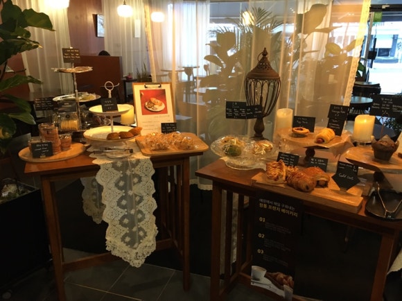 [신촌,이대] 문베어 - 버터스카치, 아인슈페너, 피스타치오크림 커피가 있는 감성 카페 ♡ 관련 이미지 11