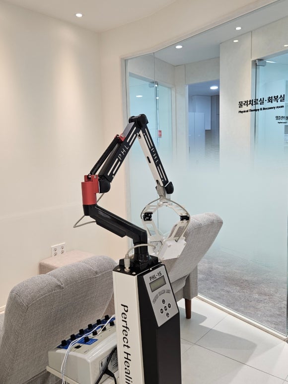 서울재생치과 내부 시설 소개 (파우더룸,턱관절 물리치료실, 자이스 미세현미경) 관련 이미지 9