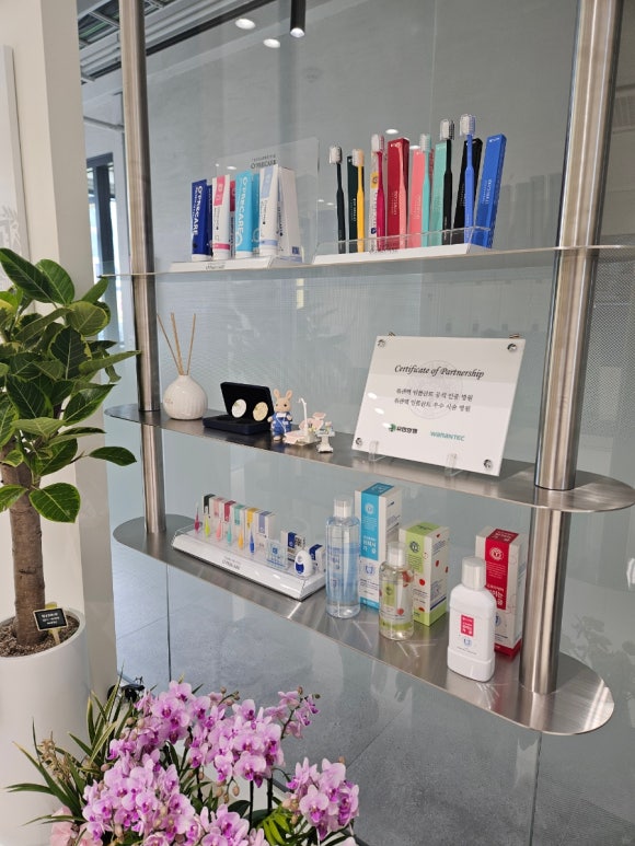 서울재생치과에 새로 오신 선생님을 소개합니다^^ 관련 이미지 1