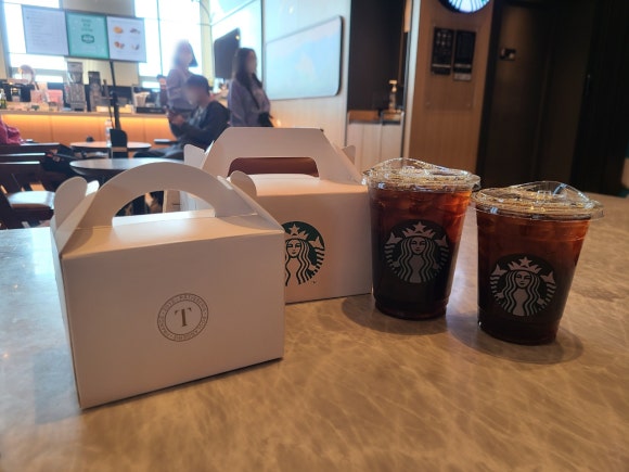 [서울역] 스타벅스가 19층에...? 포포인츠쉐라톤점 - 19층 호텔로비에 있는 라운지 같은 스벅! 관련 이미지 9