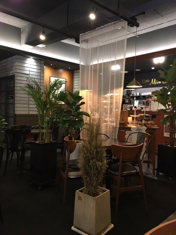 [신촌,이대] 문베어 - 버터스카치, 아인슈페너, 피스타치오크림 커피가 있는 감성 카페 ♡ 관련 이미지 2