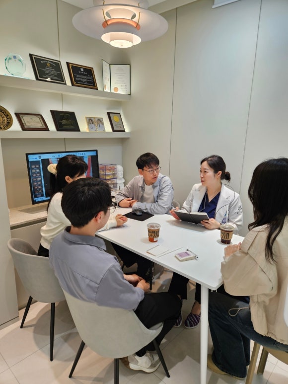 서울대학교 치과대학 후배들의 방문 (신촌치과, 서울재생치과) 관련 이미지 7