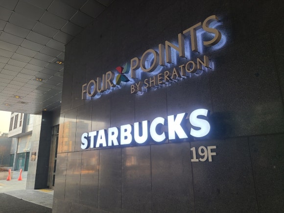 [서울역] 스타벅스가 19층에...? 포포인츠쉐라톤점 - 19층 호텔로비에 있는 라운지 같은 스벅! 관련 이미지 2