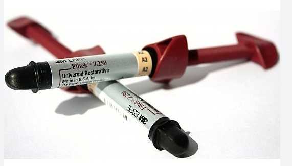 [치료사례] 벌어진 앞니 사이 공간...반드시 라미네이트와 크라운을 해야하나요? 레진으로 간단하고 예쁘게 성형하기 관련 이미지 4