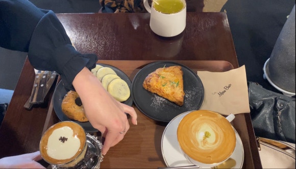 [신촌,이대] 문베어 - 버터스카치, 아인슈페너, 피스타치오크림 커피가 있는 감성 카페 ♡ 관련 이미지 13