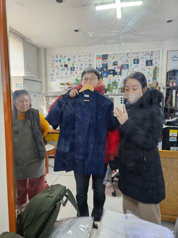 50년 전통의 연희사에서 서울재생치과 닥터 가운과 스크럽을 주문했습니다. (의사 가운 맞춤 제작, 신촌의 백년가게, 치과 가운, 치과 유니폼) 관련 이미지 5