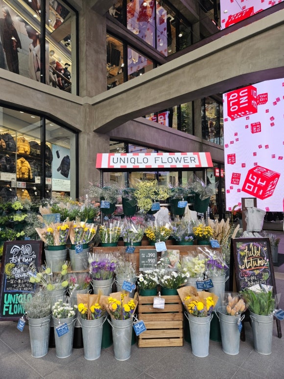 [긴자] 유니클로 도쿄점 (꽃집과 카페가 있는 대형 유니클로 매장, 아동복 사기 좋음) 관련 이미지 1