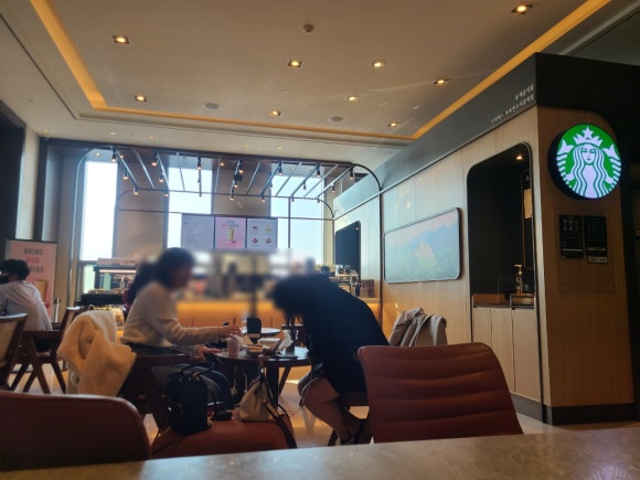 [서울역] 스타벅스가 19층에...? 포포인츠쉐라톤점 - 19층 호텔로비에 있는 라운지 같은 스벅! 관련 이미지 7