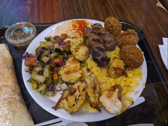 분노와 고요의 대결: 올림포스에서 벌어진 전문용어의 연극 관련 이미지 1