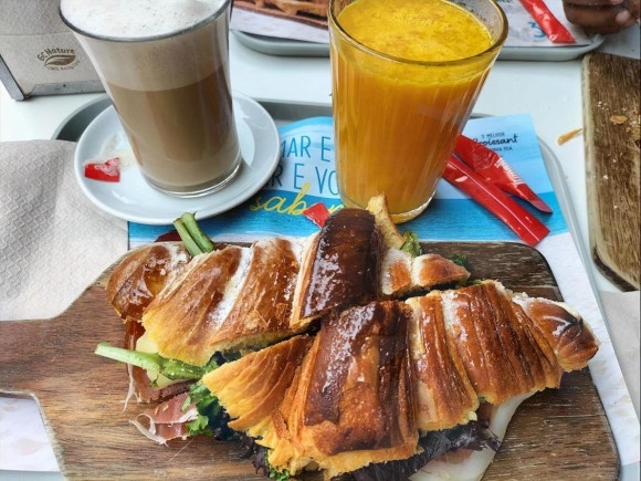 자기애성 인격장애: 증상, 원인, 진단, 치료 및 사회적 영향 관련 이미지 1