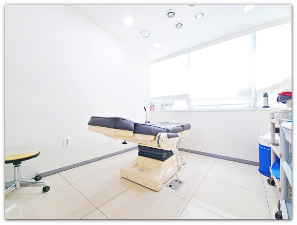 레스틸렌 종류, 입술과 눈가에는 어떤 필러를 써야 할까? 관련 이미지 4