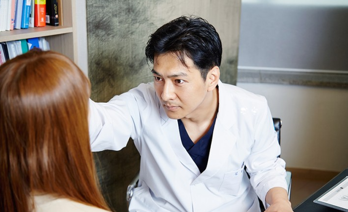 Q. How much swelling is there one month after nose surgery? Questions before rhinoplasty image 3