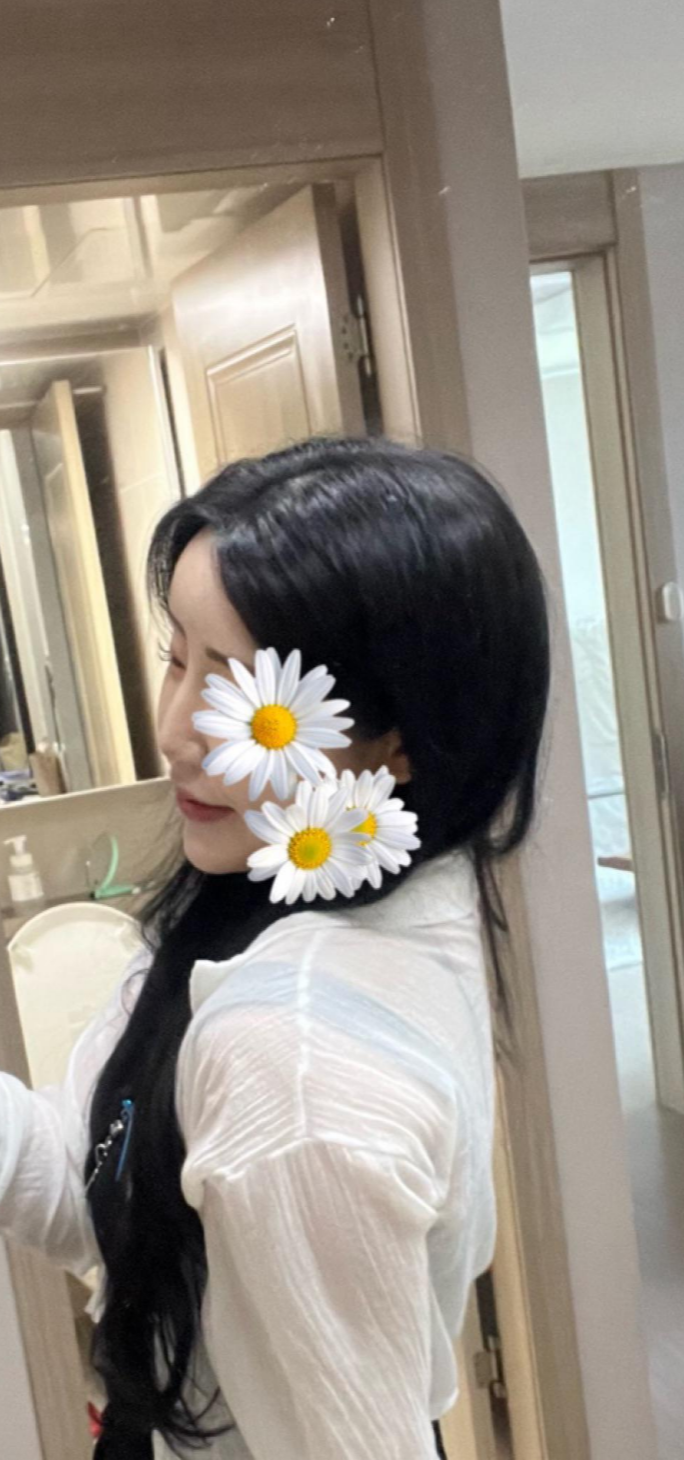 울퉁불퉁해 신경 쓰이던 코를 코원성형외과에서 낮은코와 매부리코교정으로 매끄럽게 만들었어요! 관련 이미지 1