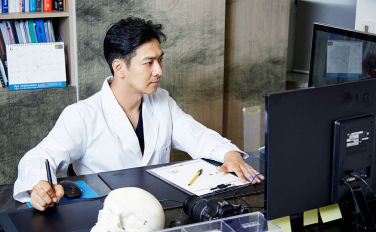 Q. I’m interested in male rhinoplasty and eye surgery—where is a good clinic for male nose surgery? image 3