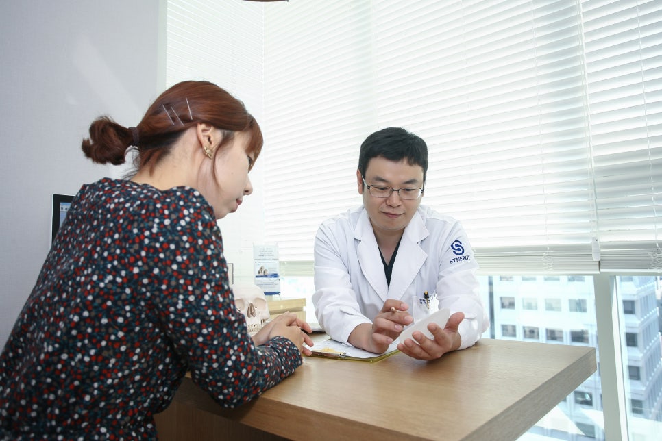 가슴 보형물 제거와 재수술, 신중하게 해야하는 이유 관련 이미지 2