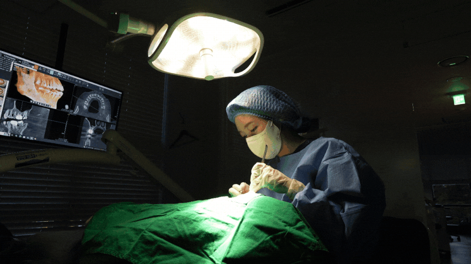 치아 크라운 빠짐 내부 충치가 심할때는 임플란트가 필요합니다. 관련 이미지 1