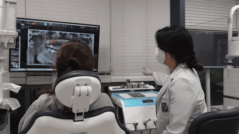 앞니 안물림 면을 끊어먹지 못하는 개방교합 치료가 시급합니다. 관련 이미지 1